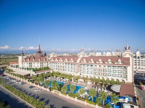 Side Crown Charm Palace oteline ait görüntü