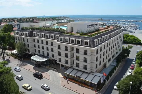 Wyndham Grand İstanbul Kalamış Marina Hotel oteline ait görüntü
